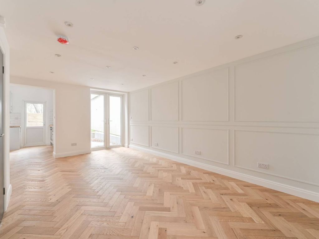 3 bed semidetached house for sale in Culvert Road, Battersea, London
