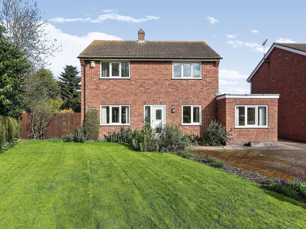 4 bed detached house for sale in Meadows Close, Long Bennington, Newark