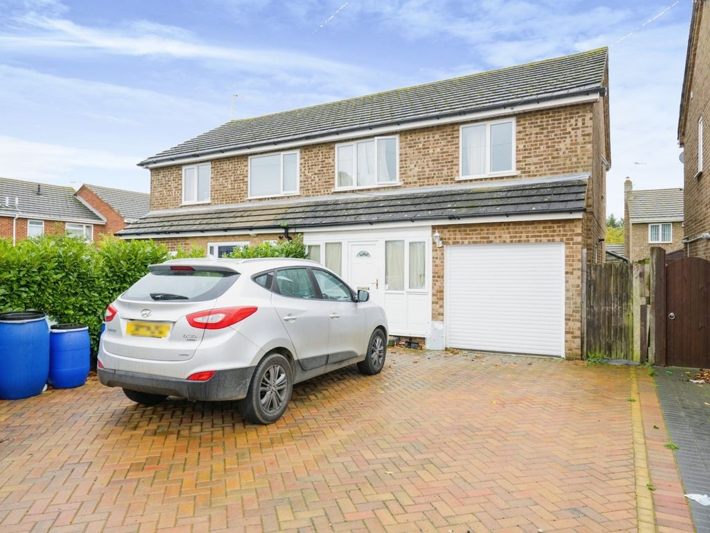3 bed semidetached house for sale in Fair Close, Bicester OX26 Zoopla