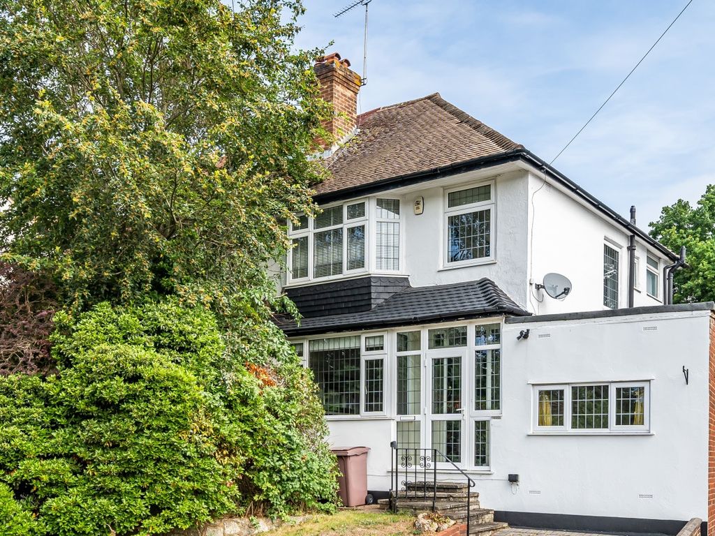 4 bed semidetached house for sale in Cloonmore Avenue, Farnborough