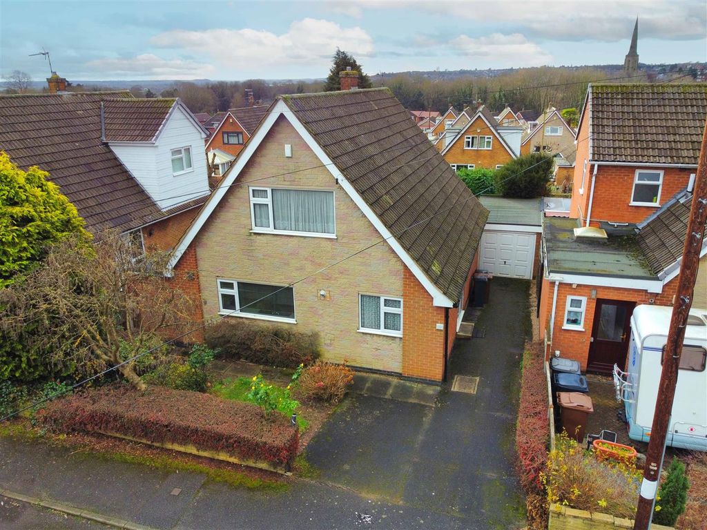 3 bed property for sale in Oak Tree Drive, Gedling, Nottingham NG4, £