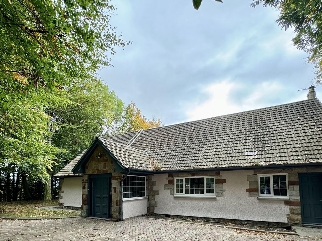 5 bed detached house to rent in Cochno Road East, Clydebank G81, £2,950