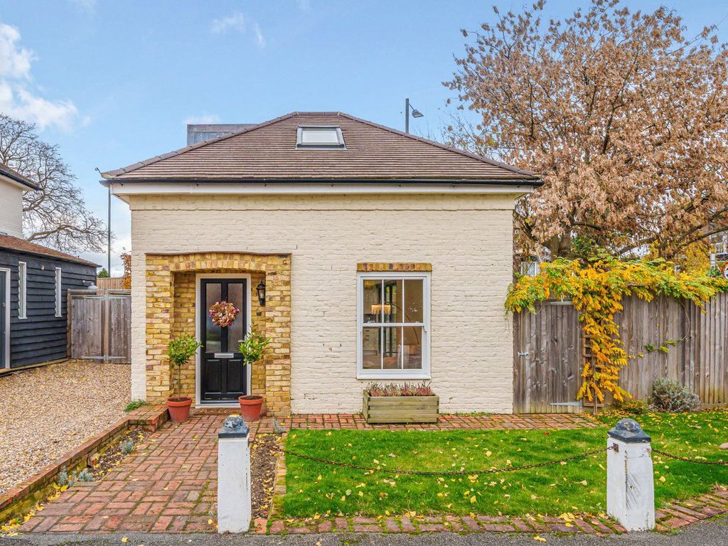 2 bed detached house for sale in Grove Terrace, Teddington TW11, £