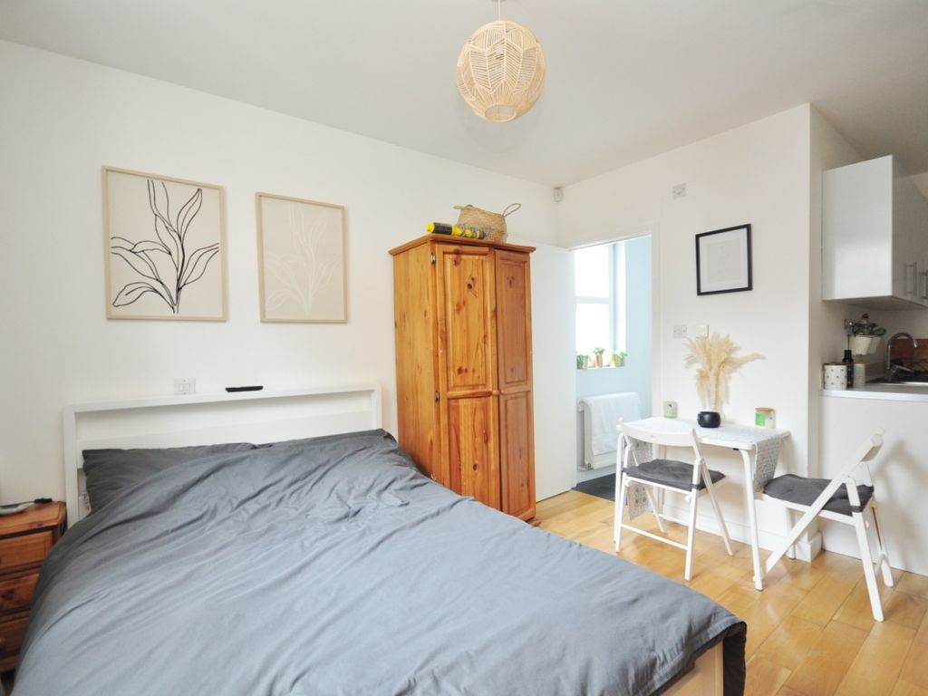 Studio to rent in North Street, Leatherhead KT22 Zoopla