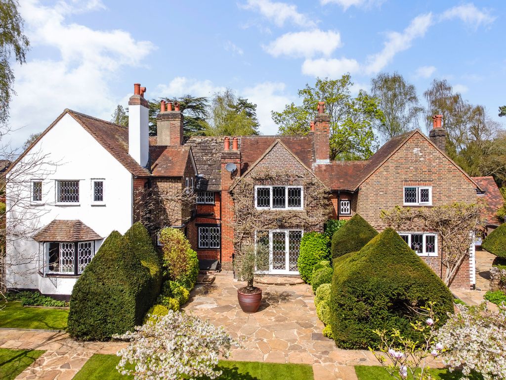 5 bed detached house for sale in Comptons Lane, Horsham RH13, £