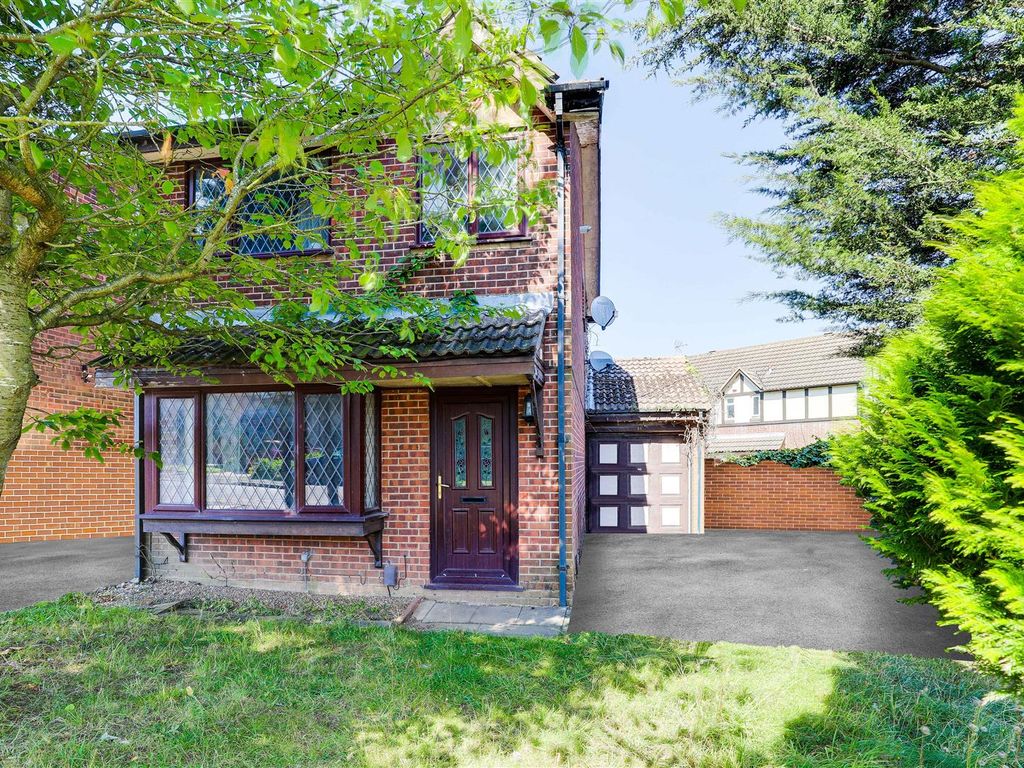 3 bed detached house for sale in Bolingey Way, Hucknall