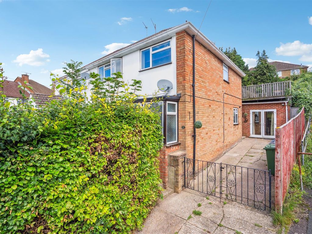 3 bed semidetached house for sale in Perth Road, High HP13, £