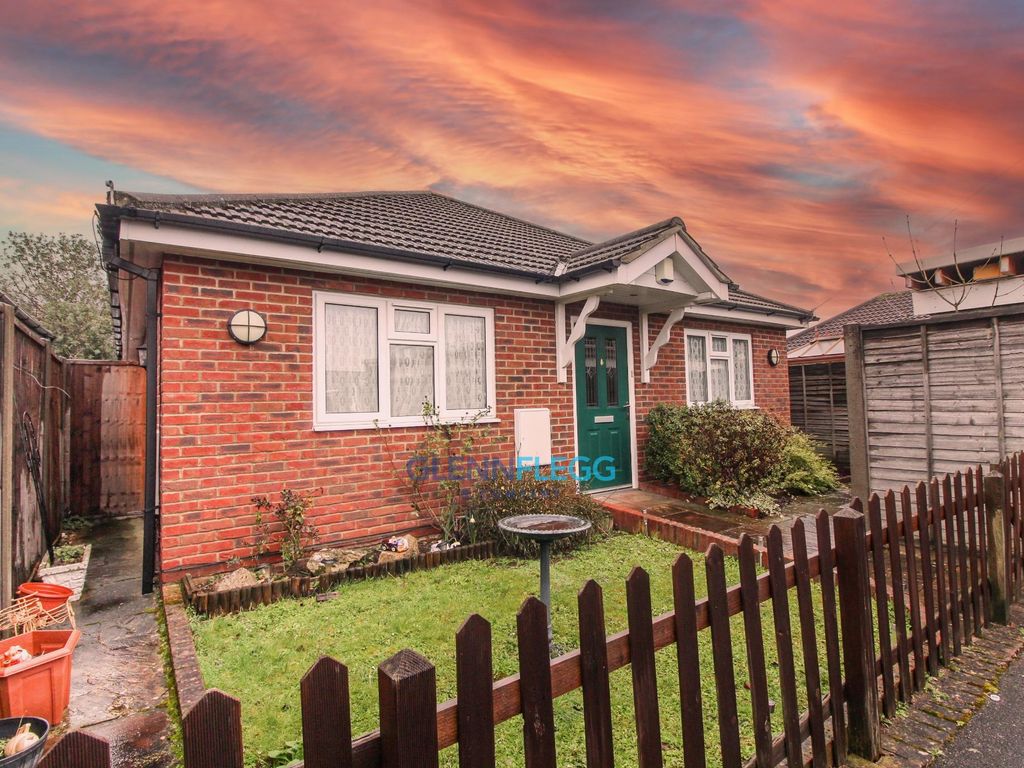 2 bed bungalow for sale in Central Drive, Cippenham, Slough SL1 Zoopla