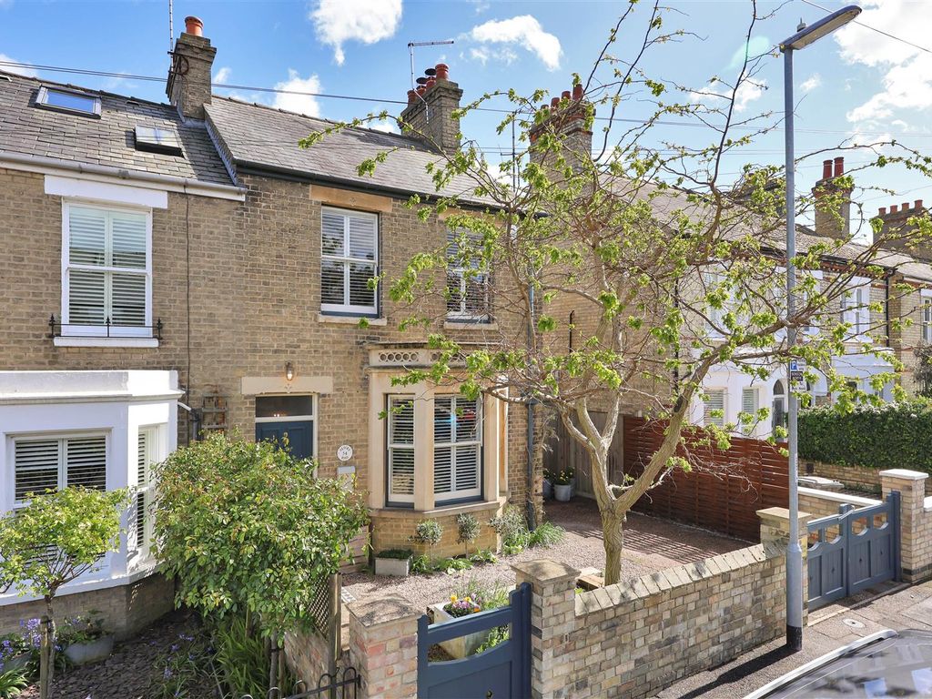 2 bed end terrace house for sale in Oxford Road, Cambridge CB4, £