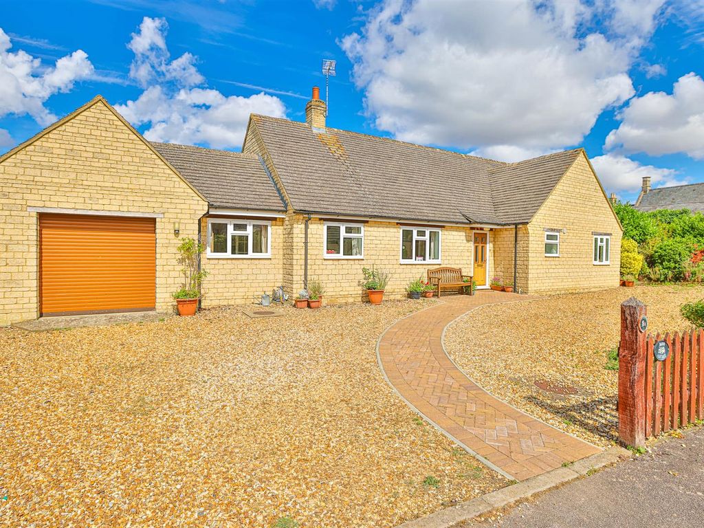 3 bed detached bungalow for sale in Latham Street, Brigstock, Kettering