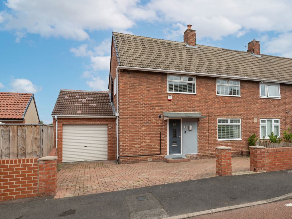 3 bed semidetached house for sale in Woodburn Gardens, Dunston
