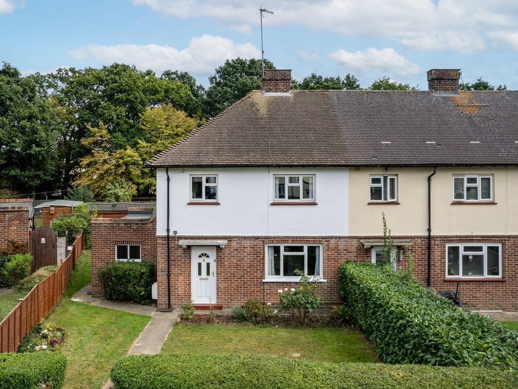 3 bed terraced house for sale in Wolfs Wood, Oxted RH8, £530,000 Zoopla