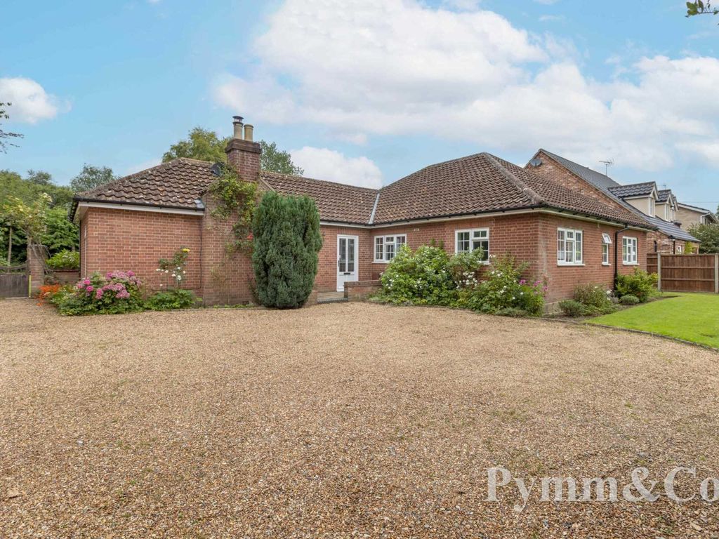 4 bed bungalow for sale in Newton Road, Hainford NR10, £600,000 Zoopla