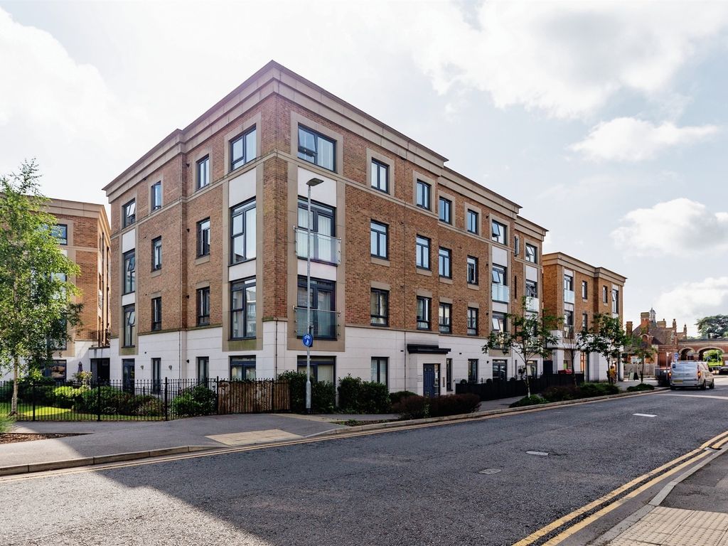 2 bed flat for sale in Mill Road, Hertford SG14 Zoopla