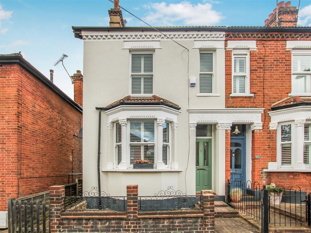 2 bed end terrace house for sale in Chase Road, Brentwood CM14, £
