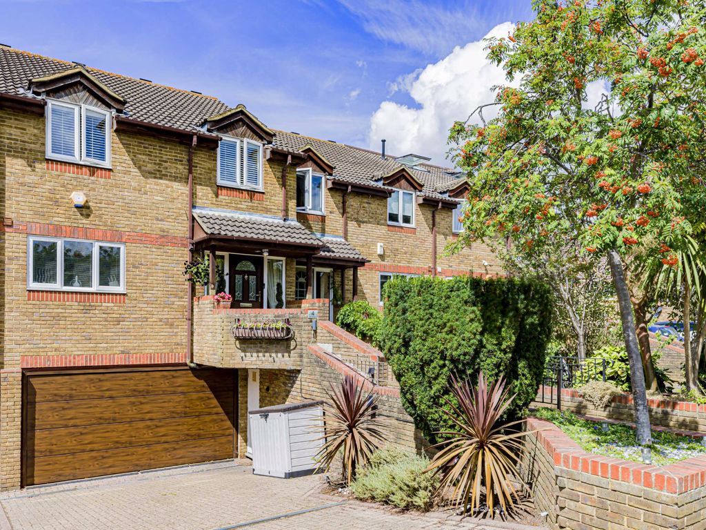 3 bed property for sale in Kempton Court, Kempton Avenue, SunburyOn