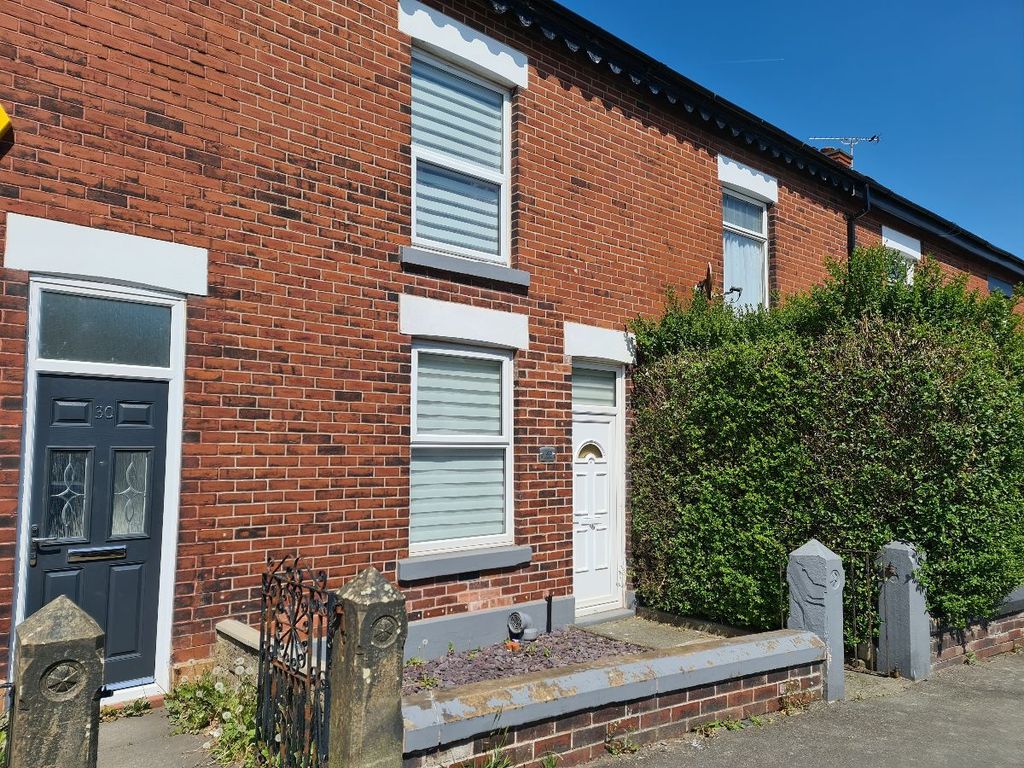 2 bed terraced house to rent in Stopes Road, Radcliffe, Manchester M26