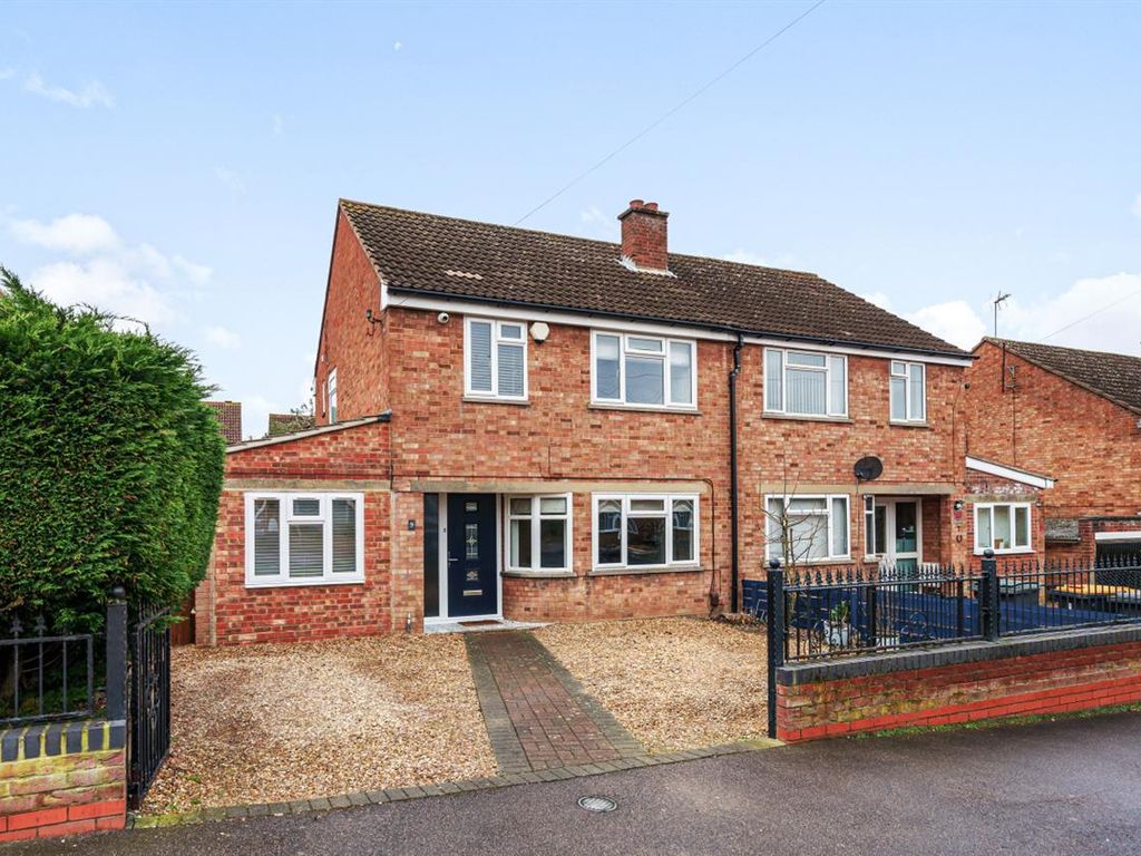 3 Bed Semi Detached House For Sale In Wyatt Road Kempston Bedford