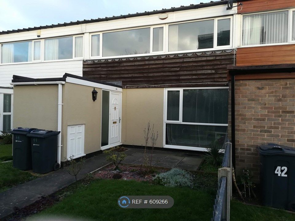 3 bed terraced house to rent in Hawkinge Drive, Birmingham B35, £900