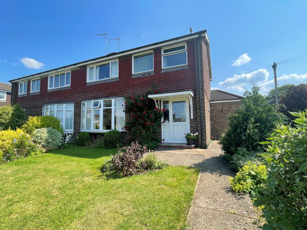 3 bed semidetached house for sale in Poplars Road, Buckingham MK18