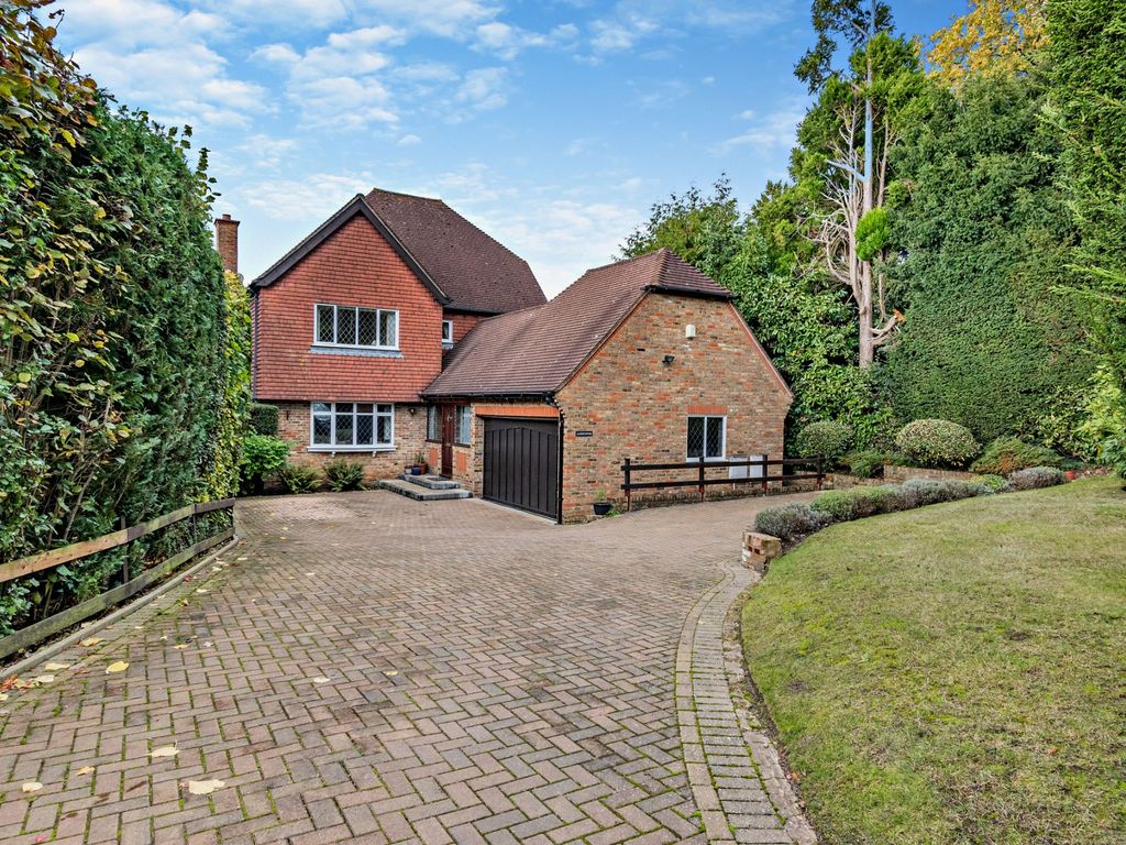 4 bed detached house for sale in Watford Road, Northwood HA6, £