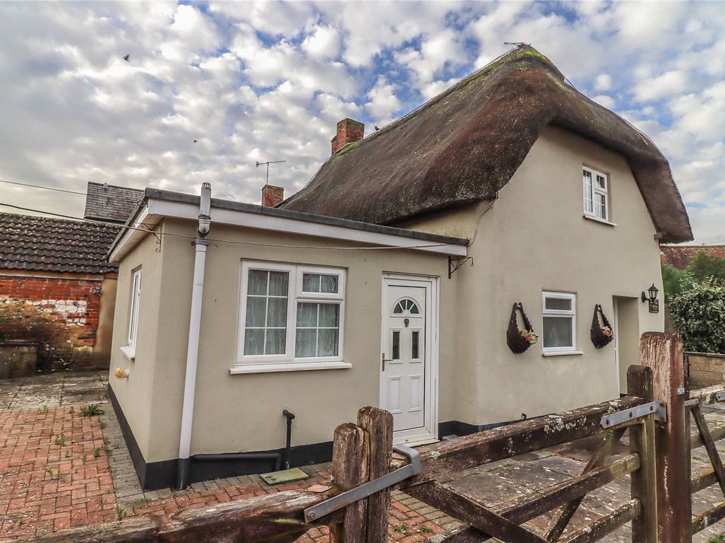 2 bed link detached house for sale in The Cottage, Netheravon