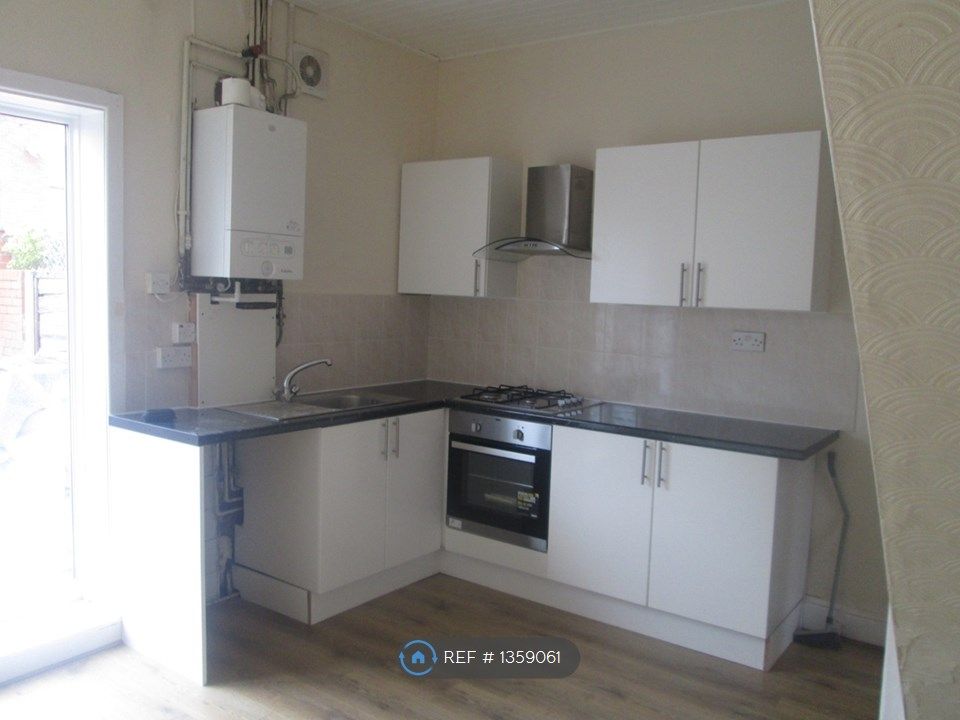 2 bed terraced house to rent in Street, Farnworth, Bolton BL4
