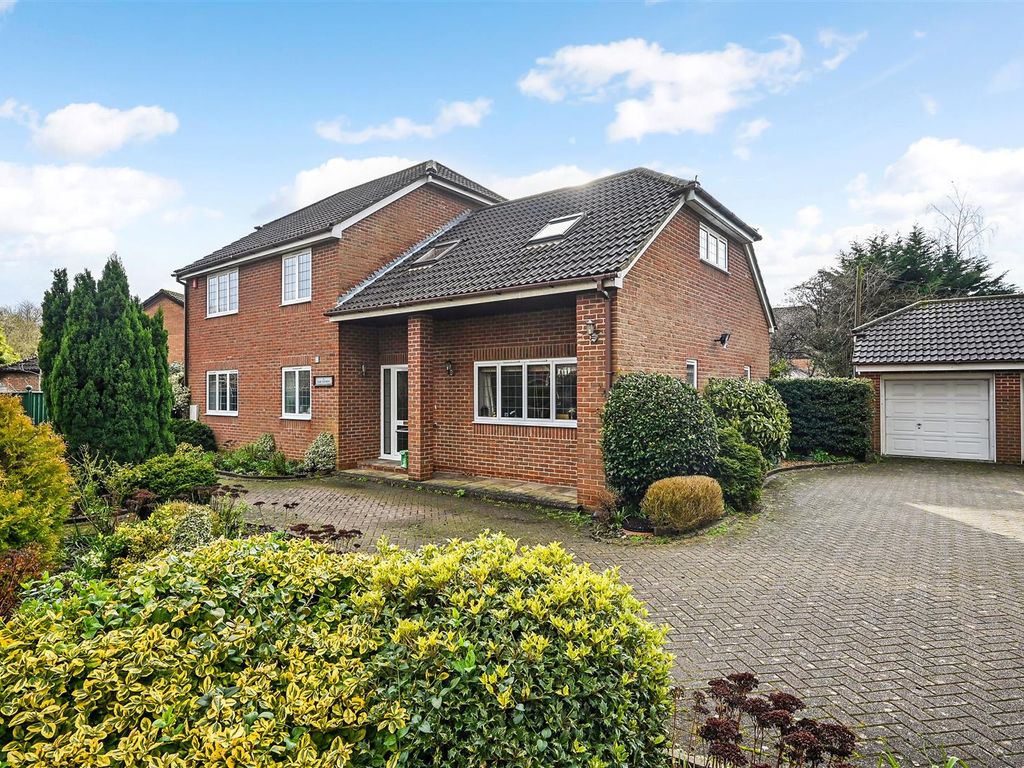 4 bed detached house for sale in Fletchwood Road, Totton, Hampshire