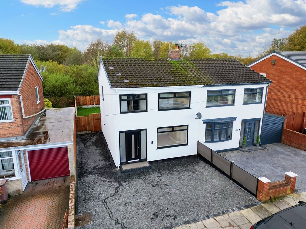 3 bed semidetached house for sale in Farndon Avenue, Sutton Manor, St