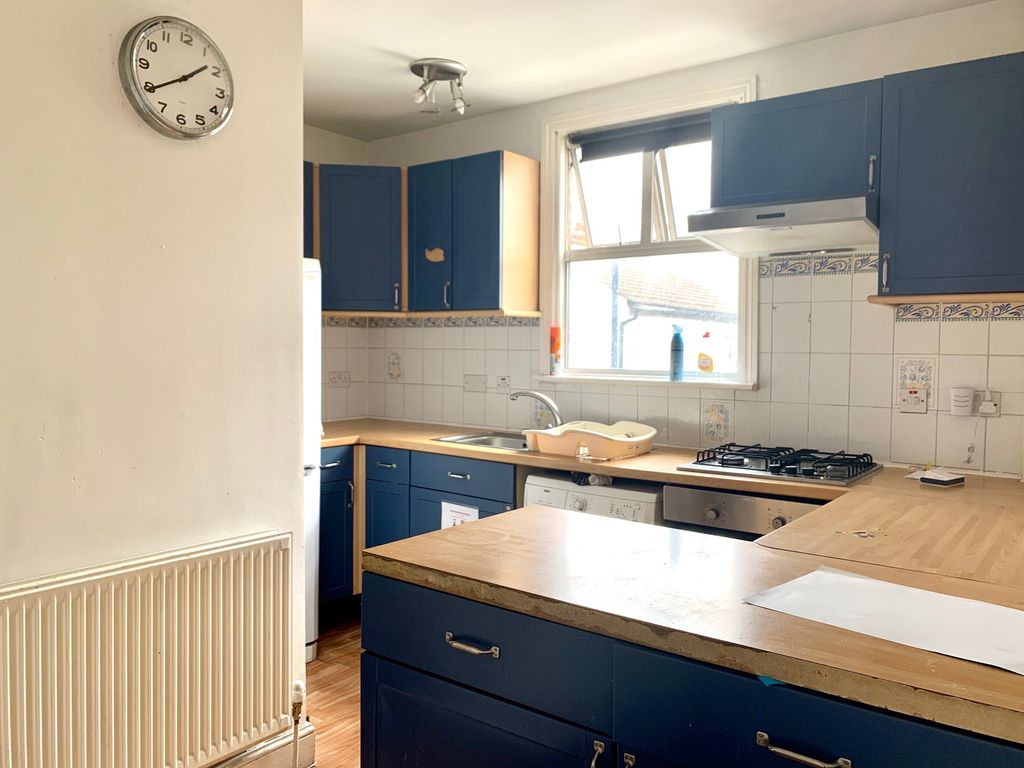 2 bed shared to rent in Burdett Road, London E3 Zoopla