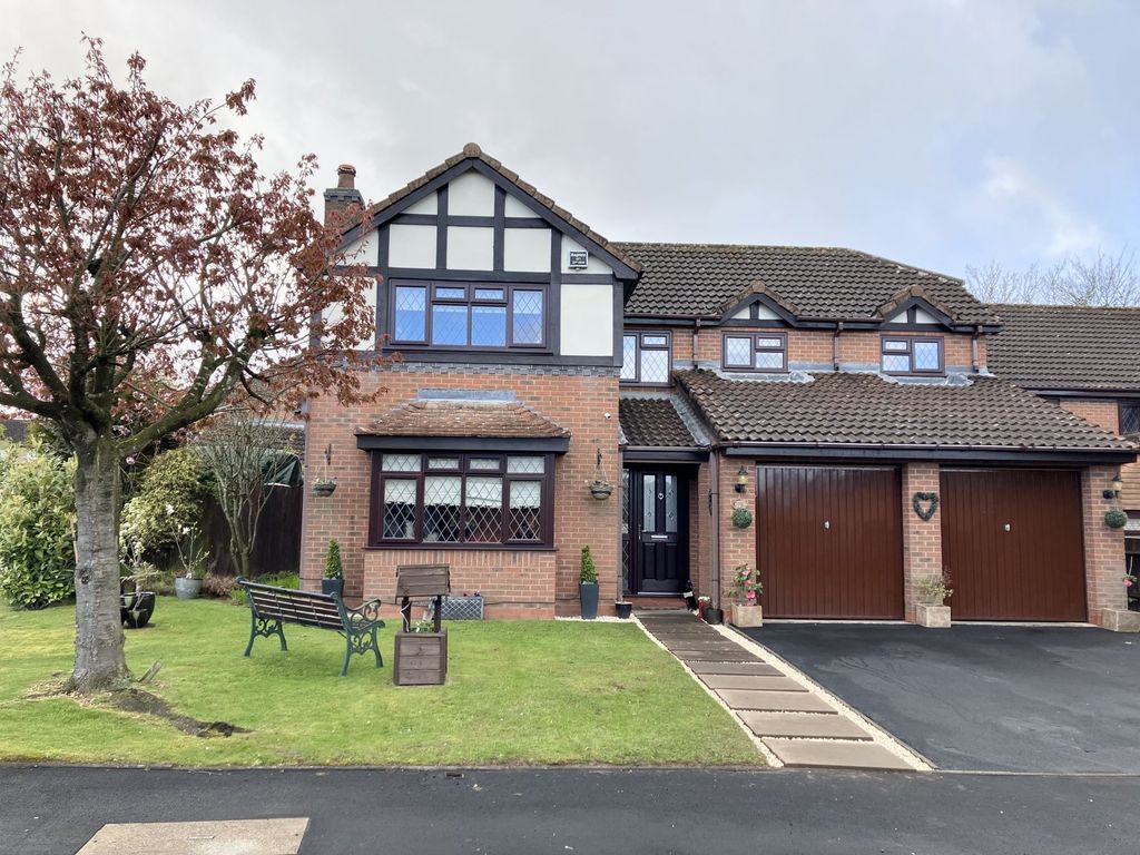 4 bed detached house for sale in Clowes Drive, Randlay, Telford