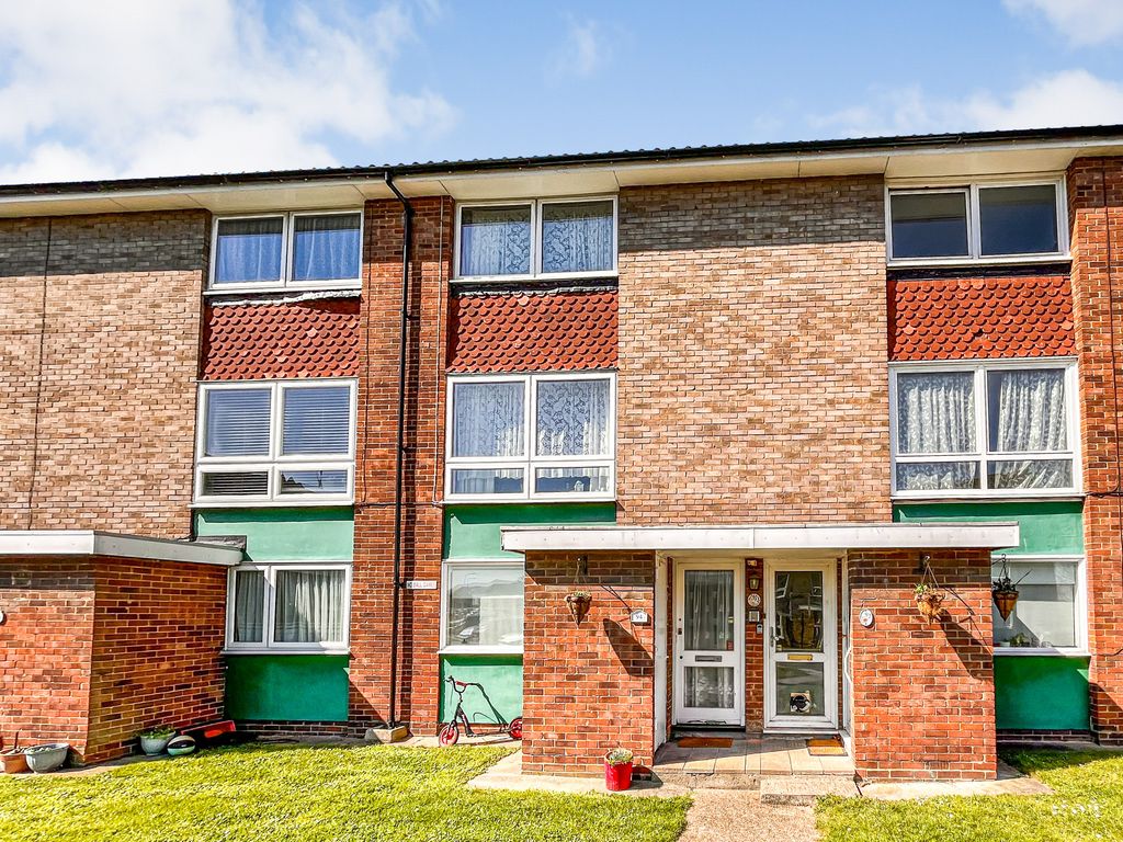 2 bed flat for sale in Shepherds Close, Chadwell Heath, Romford RM6