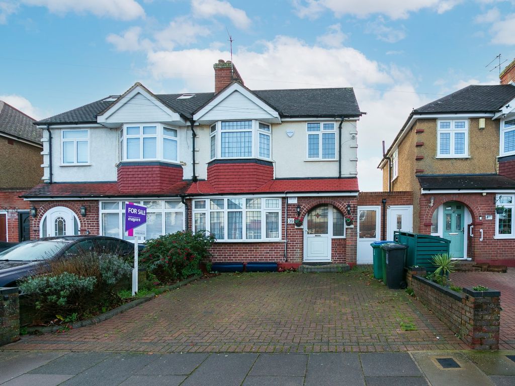 Meadow Road, Garston, Hertfordshire WD25  