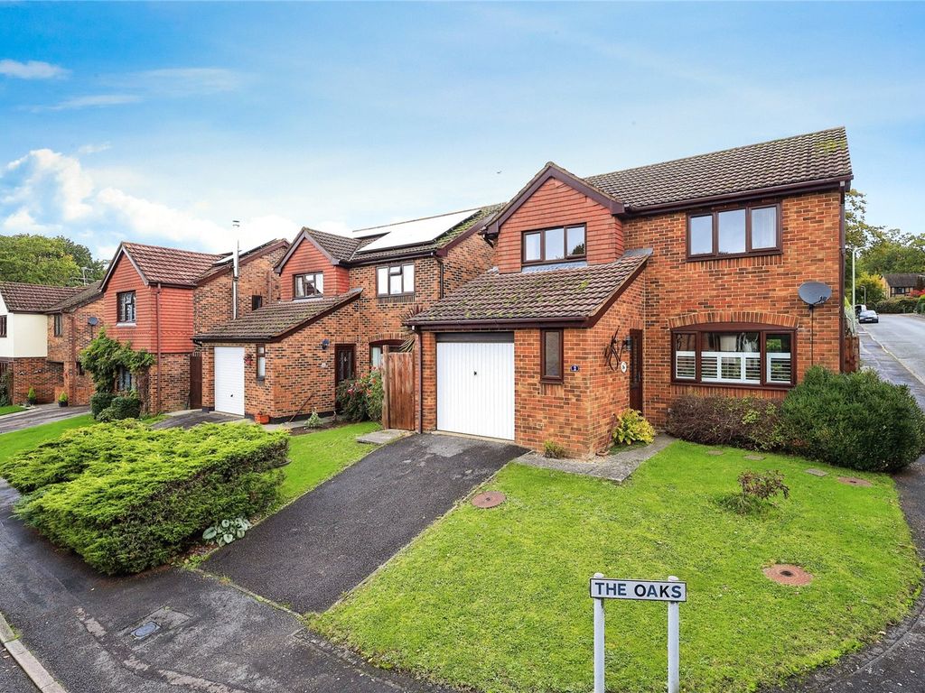 4 bed detached house for sale in The Oaks, Heathfield, East Sussex TN21