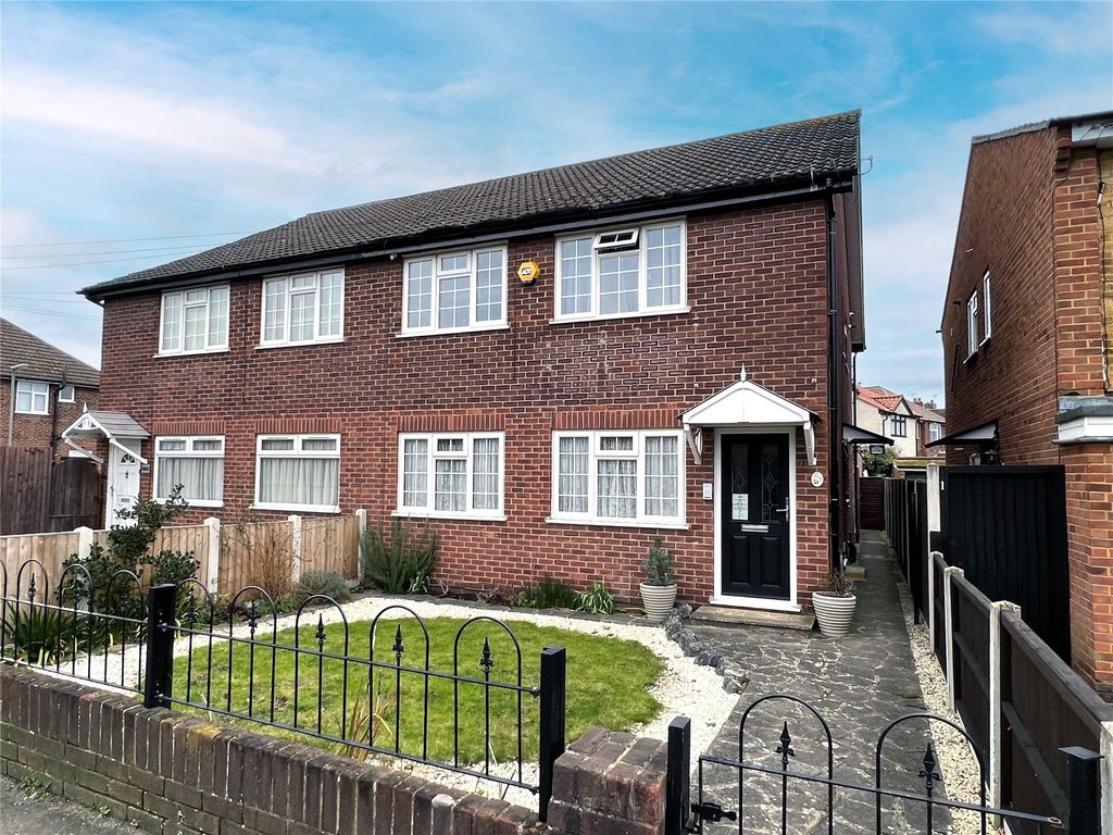 2 bed for sale in Ashford, Surrey TW15, £350,000 Zoopla