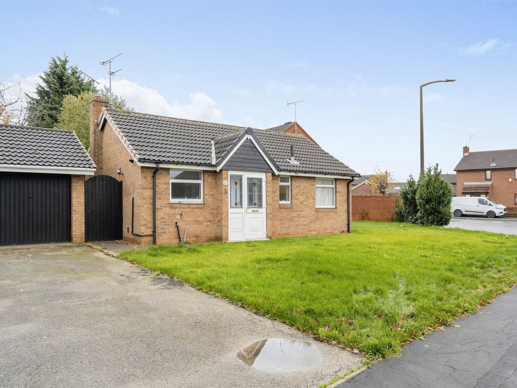 2 bed detached bungalow for sale in Tranmoor Lane, Armthorpe, Doncaster