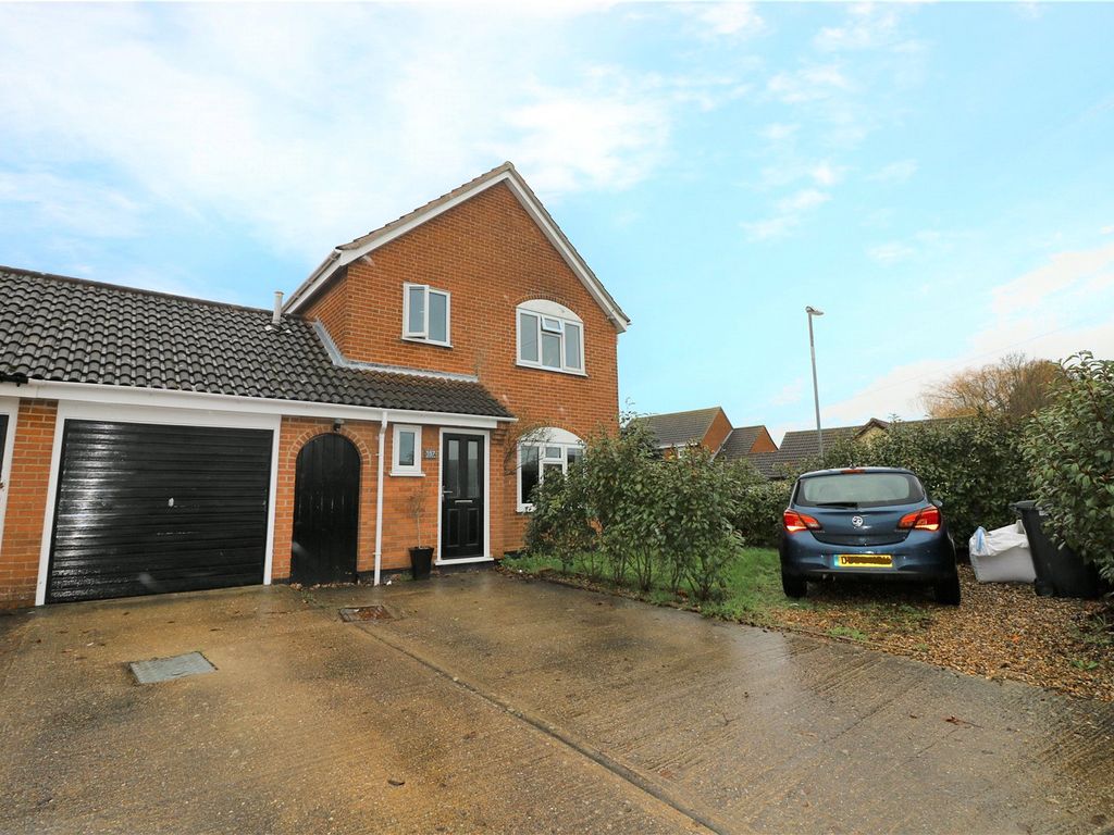 3 bed linkdetached house for sale in Lime Tree Avenue, Wymondham
