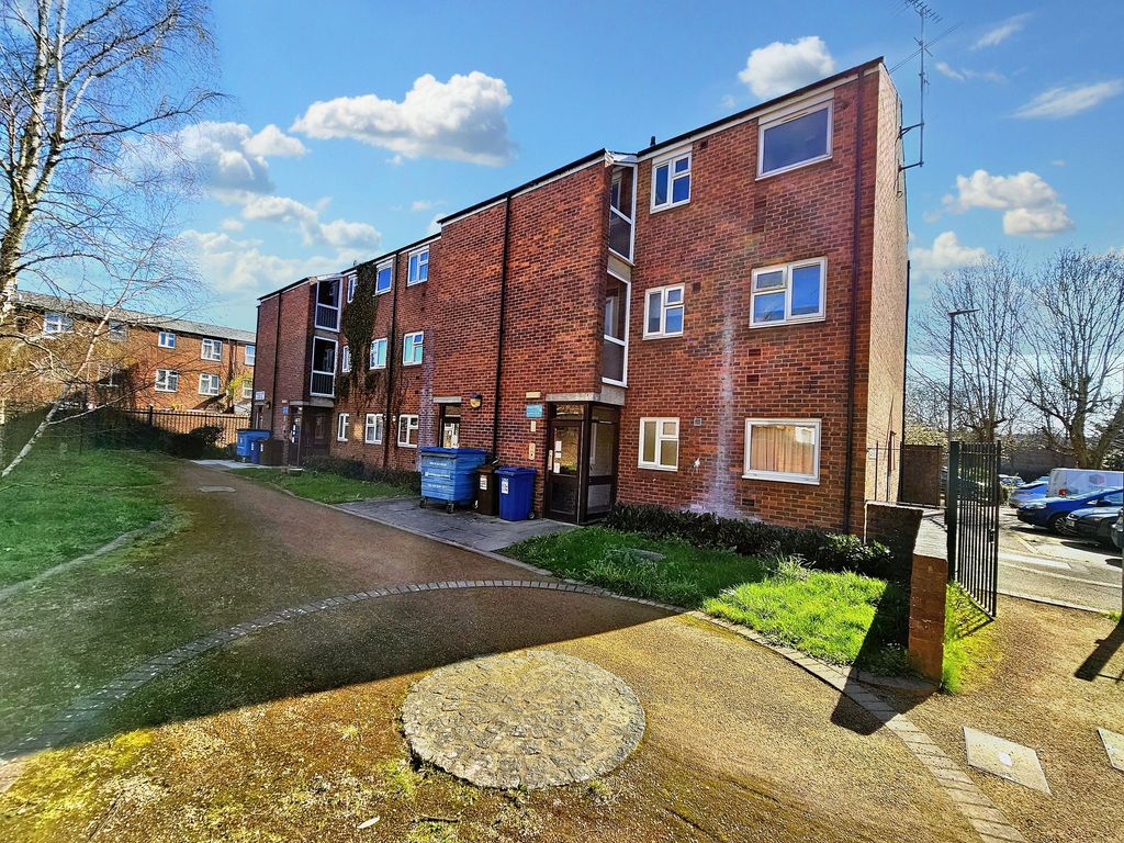 1 bed flat for sale in Saddlers Path, Borehamwood WD6 Zoopla