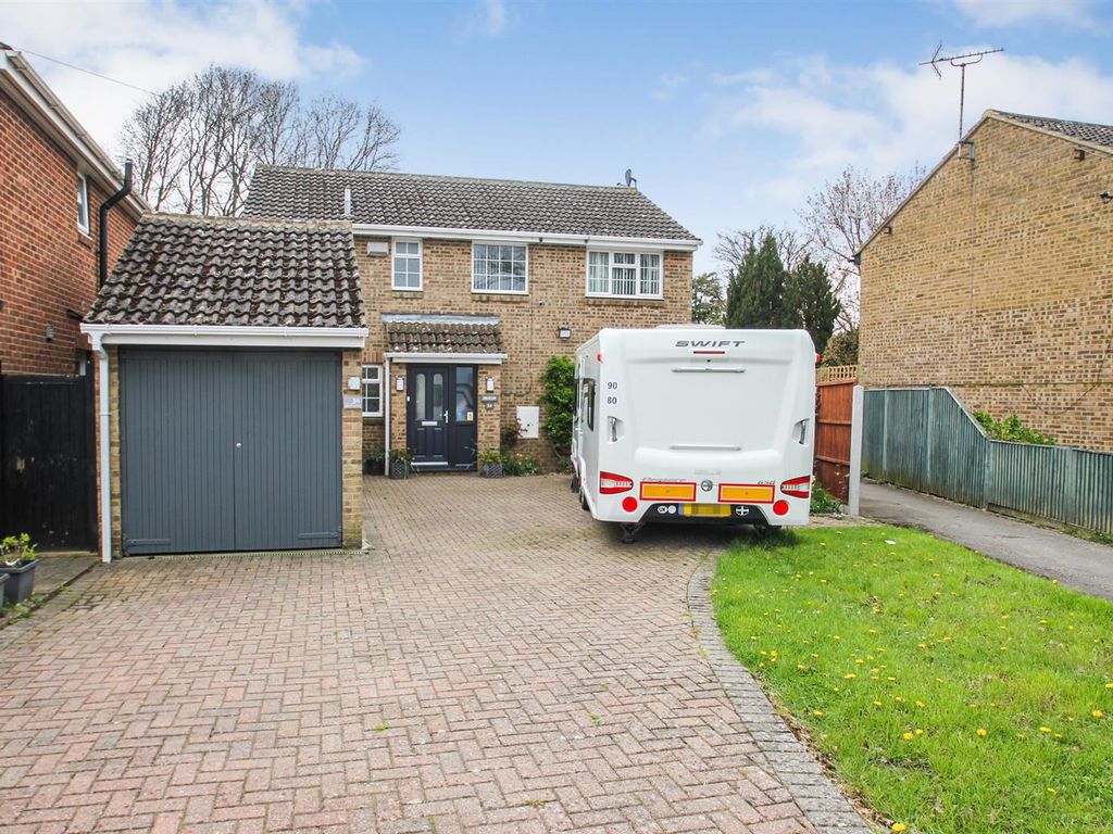 4 bed detached house for sale in Laurel Grove, Kingswood, Maidstone