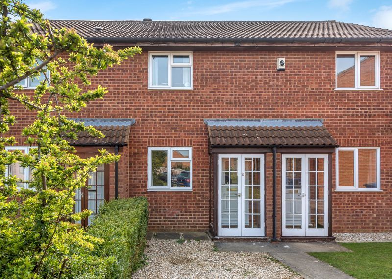 2 bed terraced house for sale in Gaydon Walk, Bicester OX26, £270,000