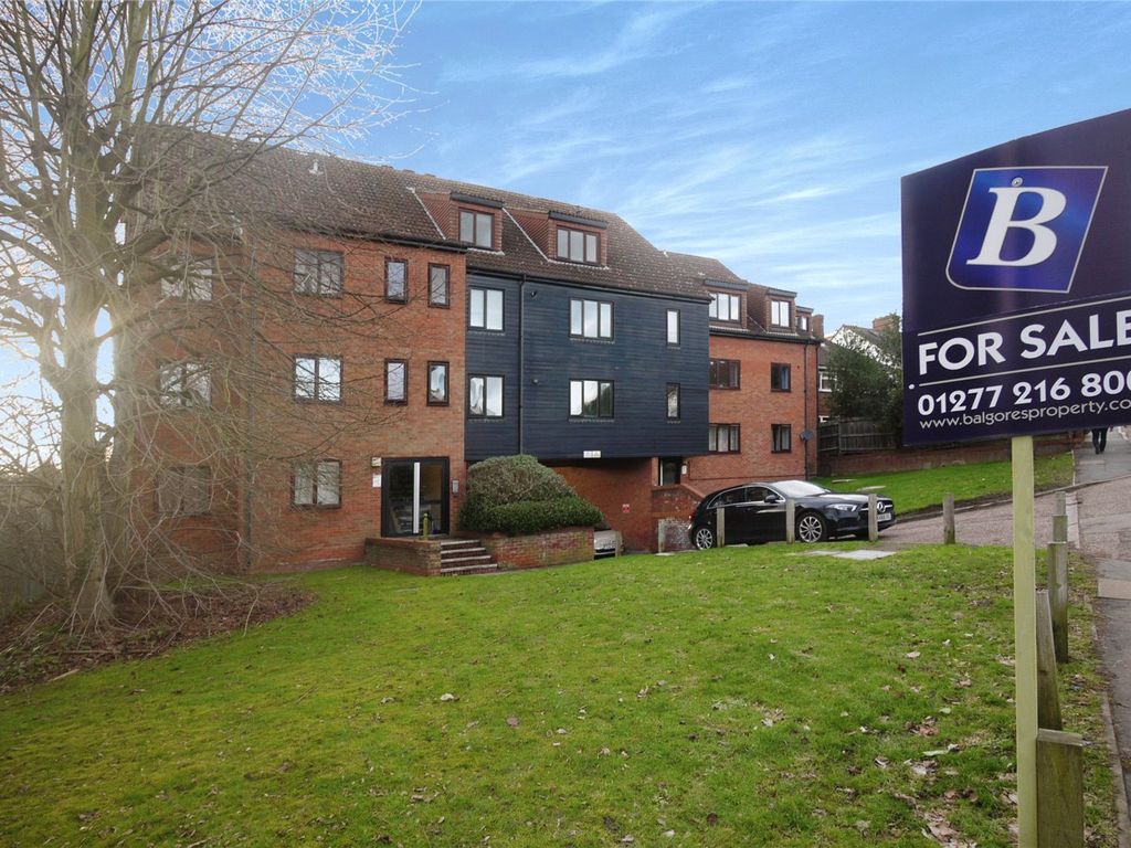 2 bed flat for sale in Kavanaghs Court, Kavanaghs Road, Brentwood