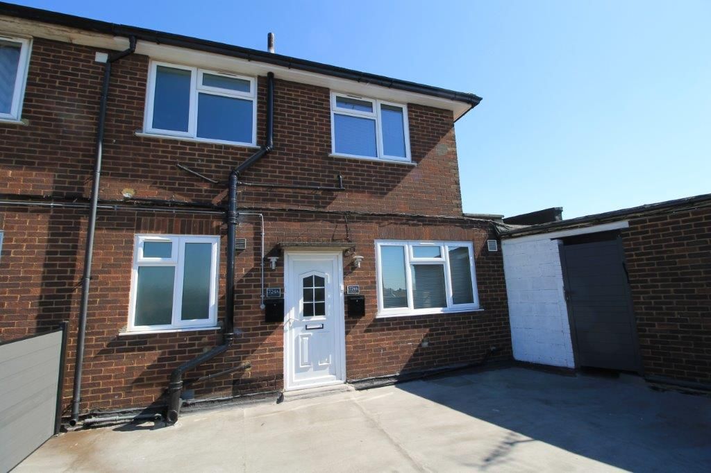 1 bed flat to rent in Field End Road, Ruislip HA4, £1,350 pcm Zoopla
