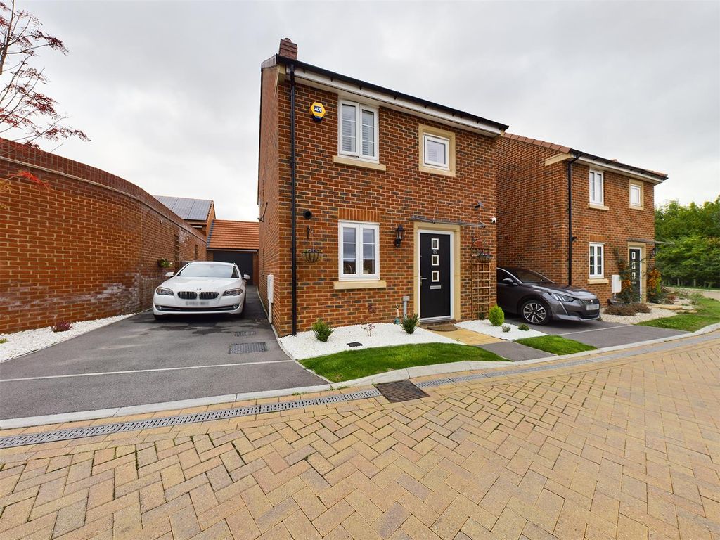 3 bed detached house for sale in Hutchins Way, Basingstoke RG24 Zoopla