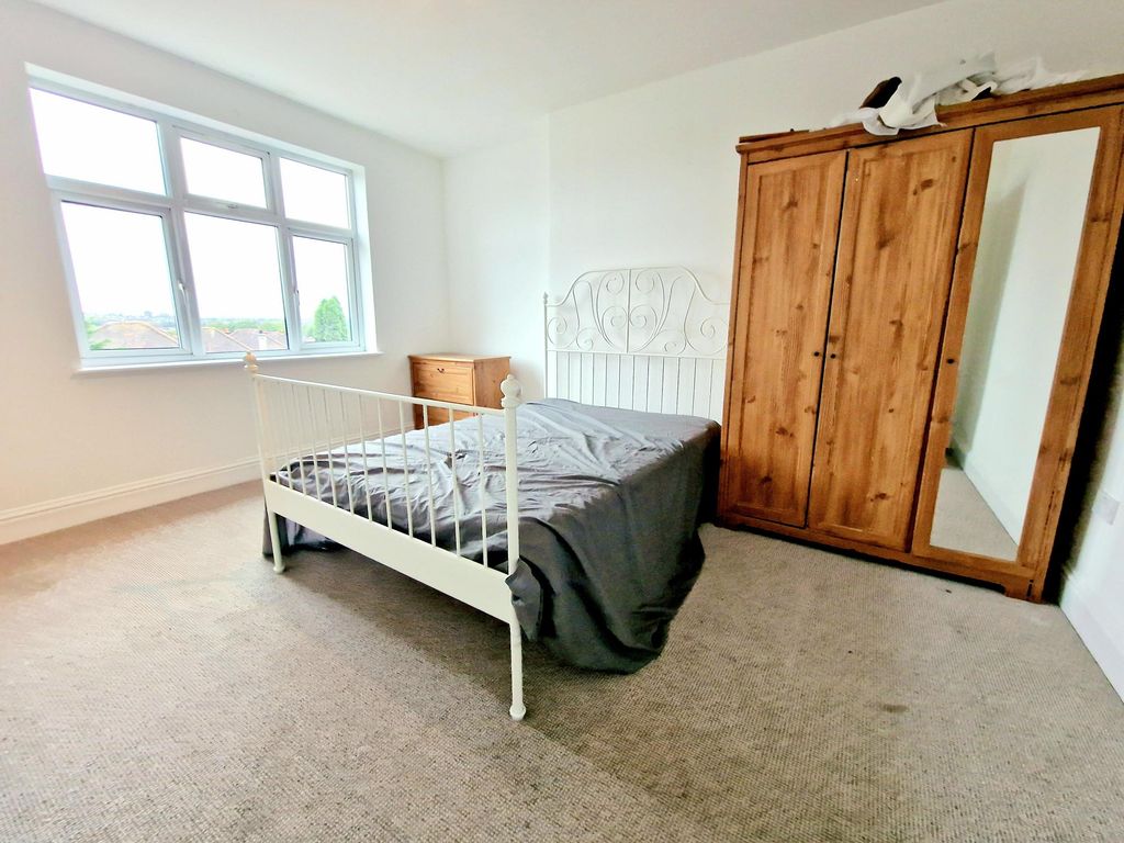Studio to rent in Dollis Hill Lane, London NW2, £850 pcm Zoopla