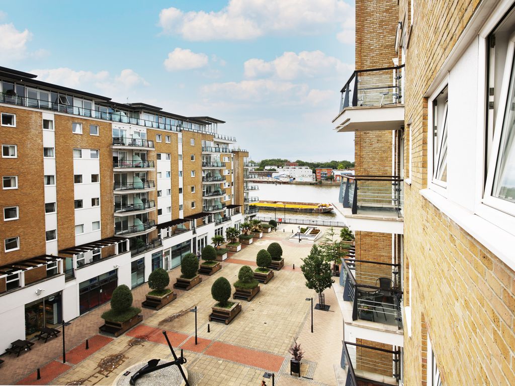 2 bed flat to rent in Smugglers Way, London SW18 Zoopla