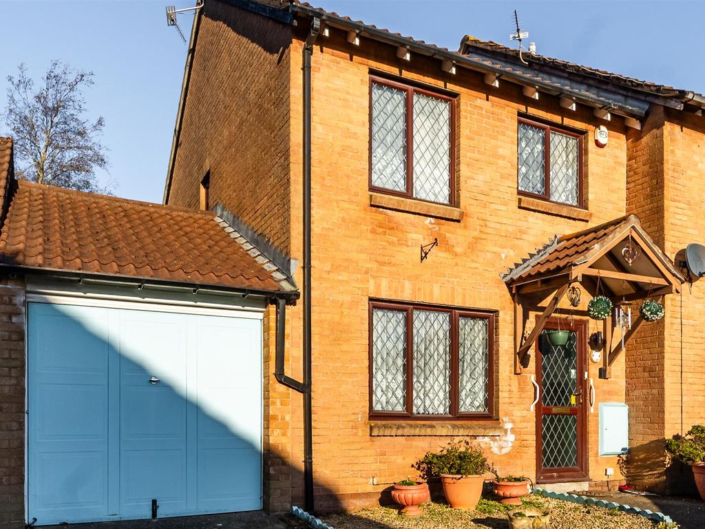 3 bed semidetached house for sale in Curlew Close, Stapleton, Bristol
