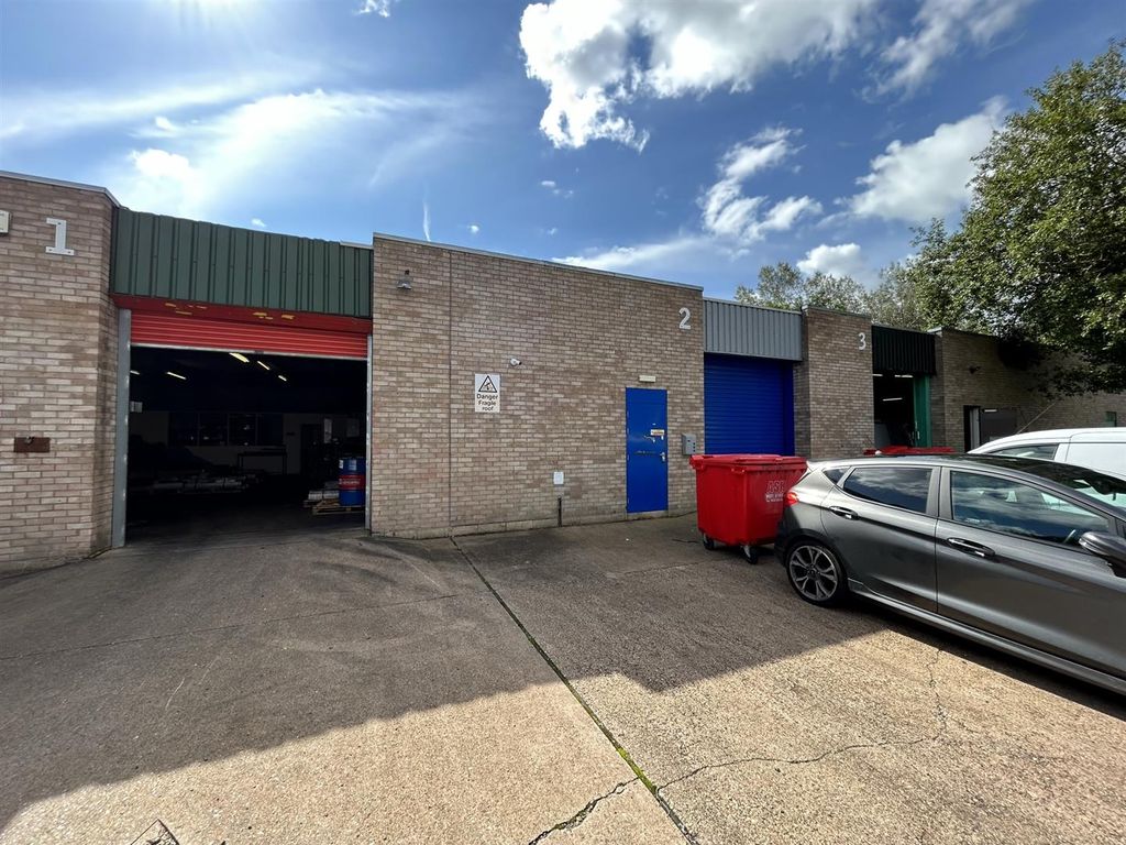 Light industrial to let in Unit 2 Thornhill Road, Moons Moat North