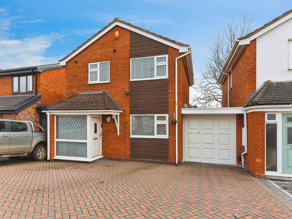 3 bed link detached house for sale in Squires Croft, Sutton Coldfield