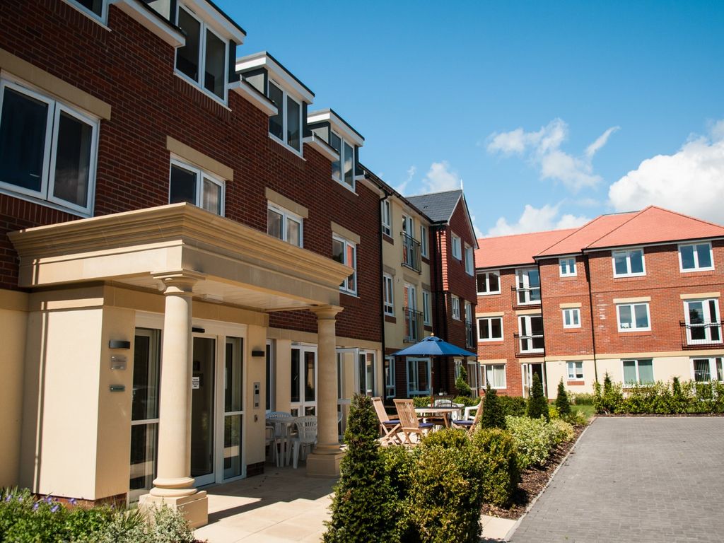 2 bed property for sale in Rothesay Lodge, Stuart Road, Highcliffe