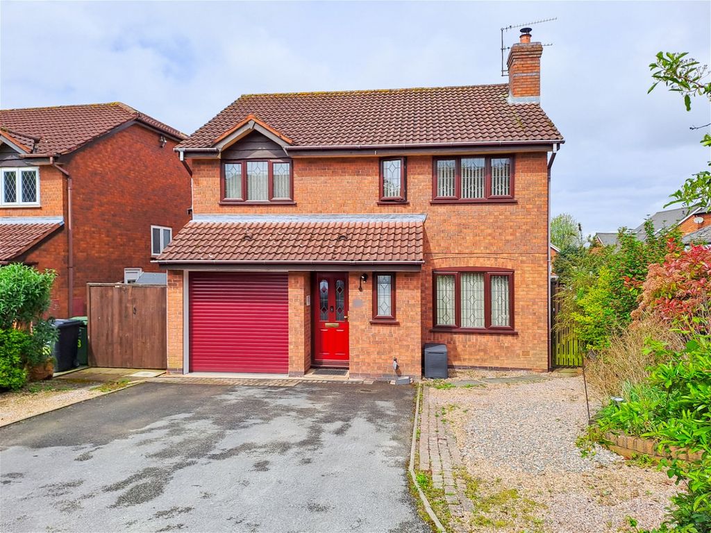 4 bed detached house for sale in Western Hill Close, Astwood Bank